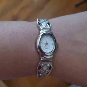 Stylish Silver Wristwatch with Geometric Accents
